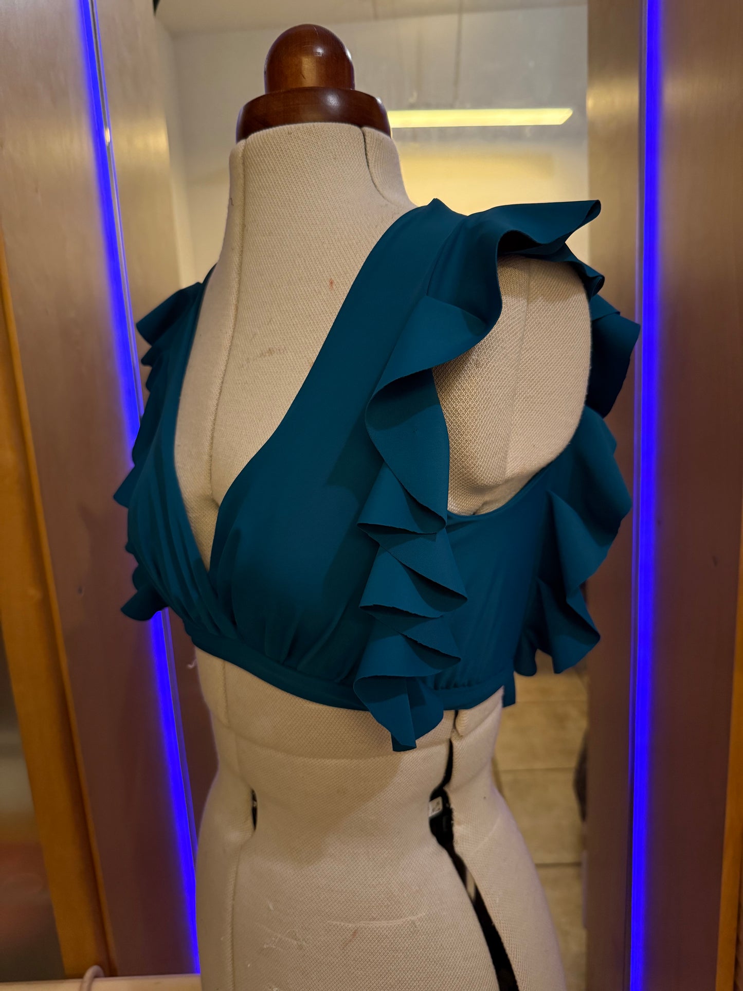 Uni-color ruffled set