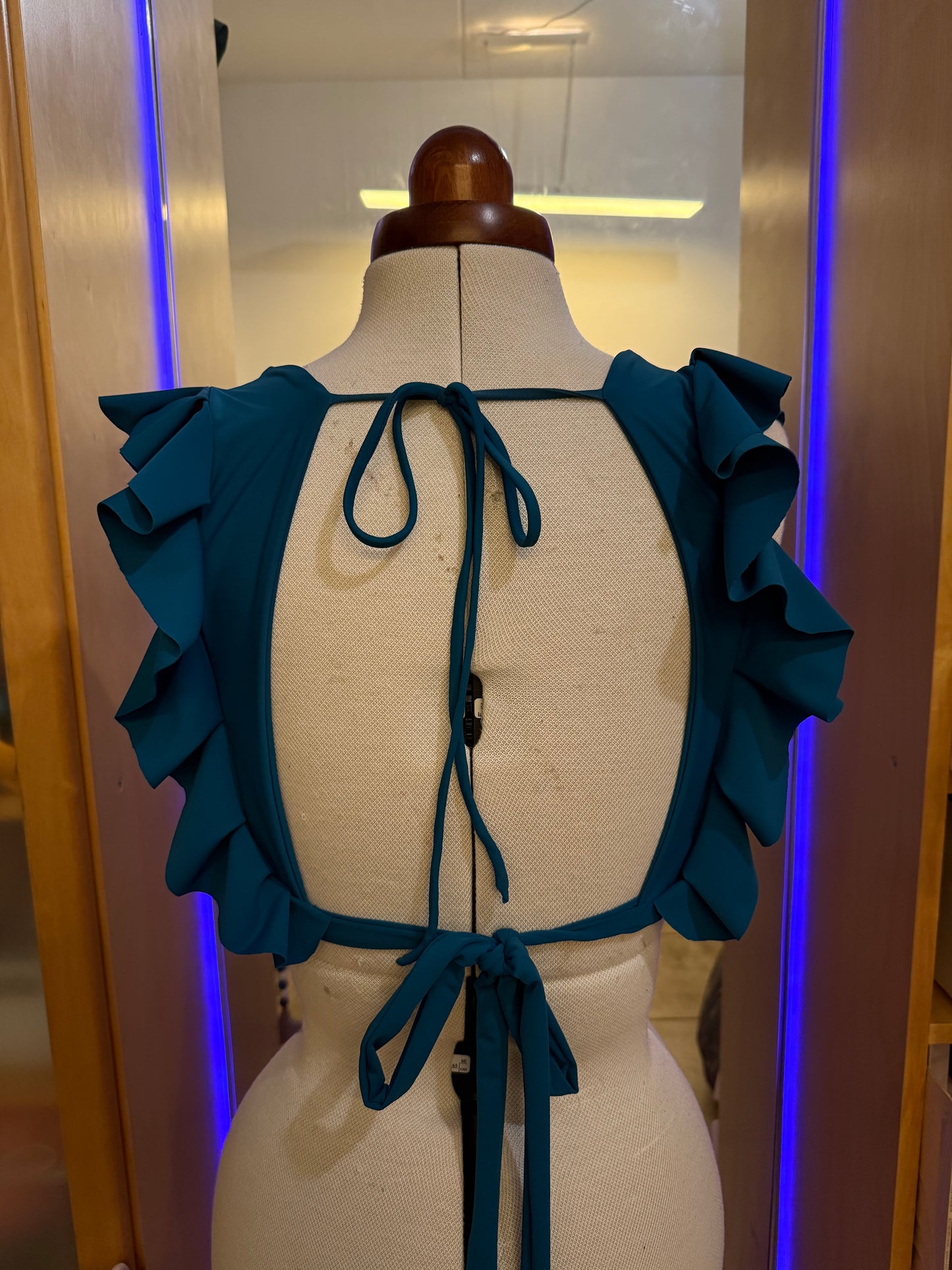 Uni-color ruffled set