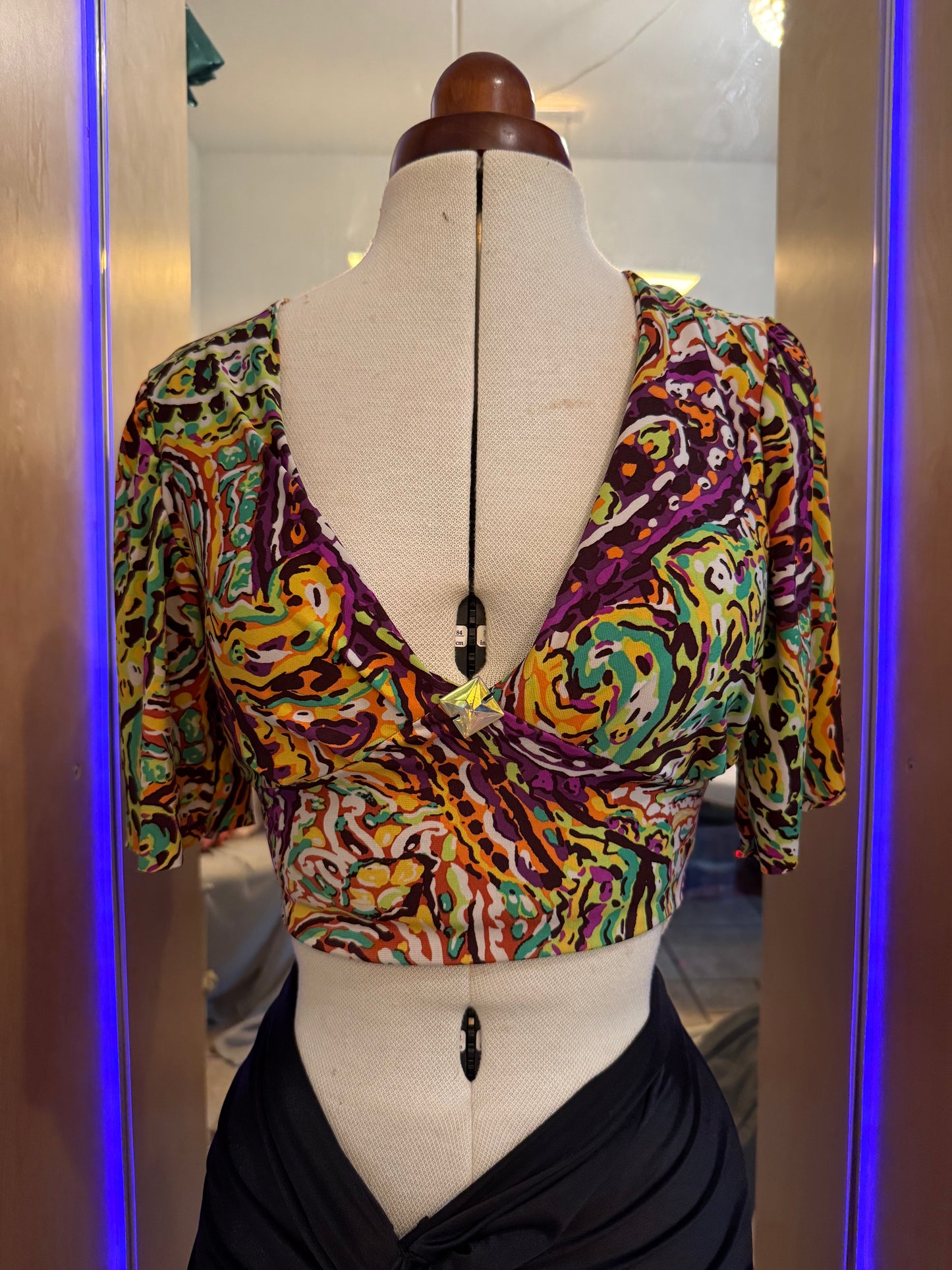 Colorful top with wide sleeves