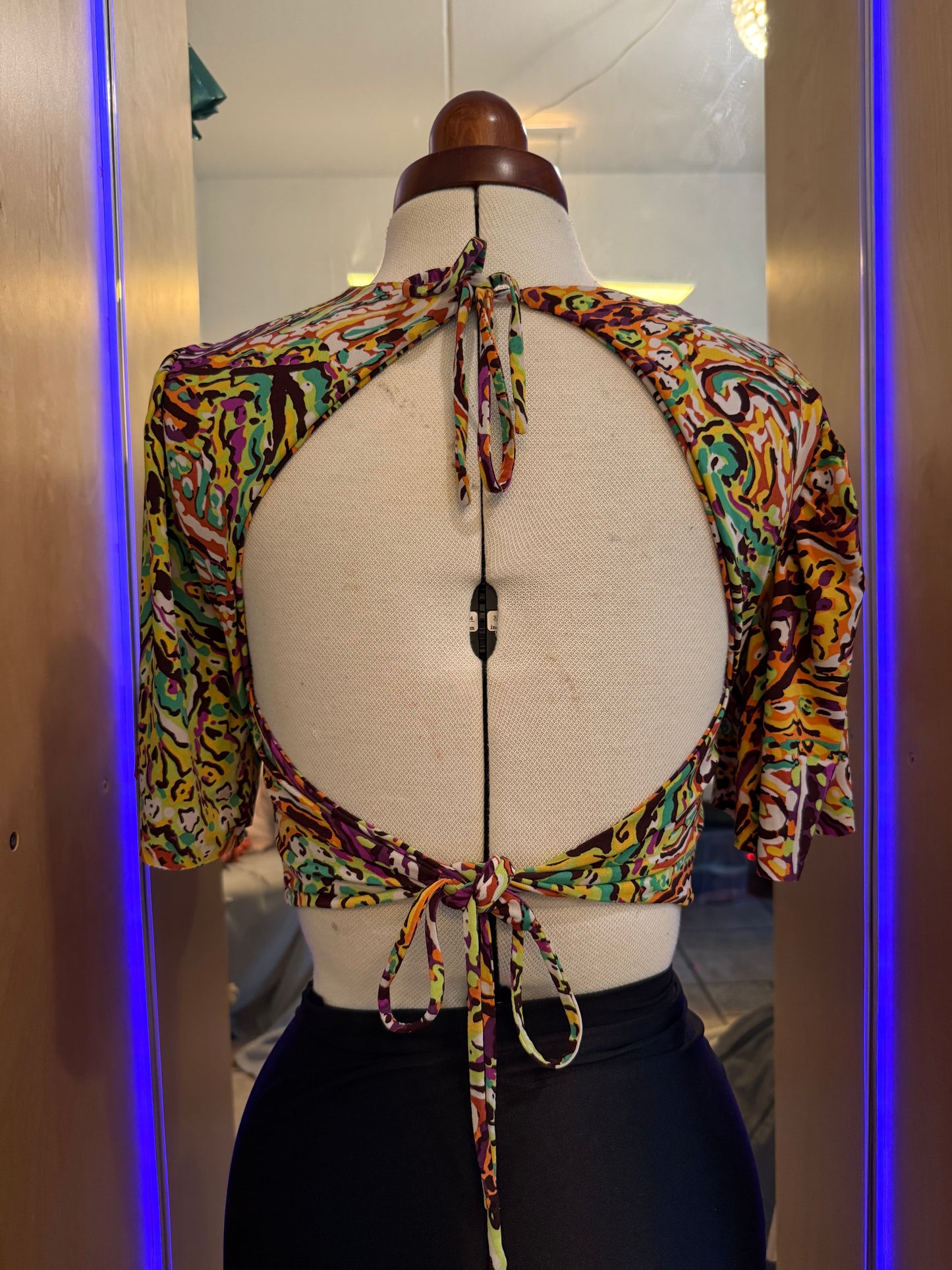 Colorful top with wide sleeves